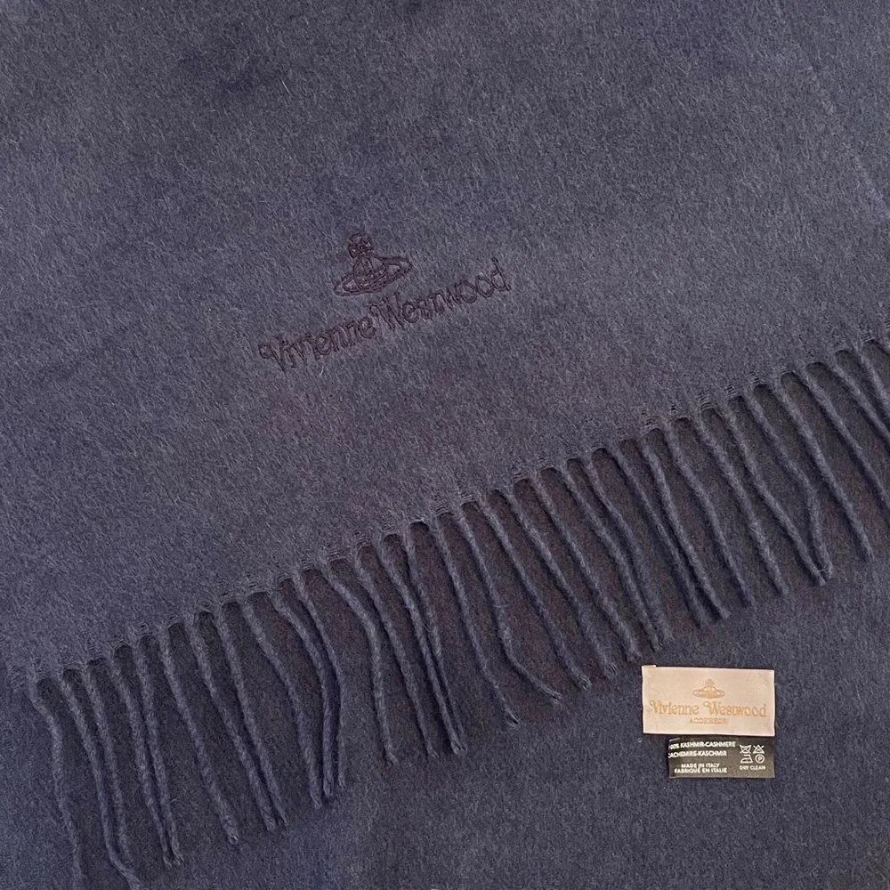 Vivienne Westwood 100% Cashmere Italian Fringe Scarf Orb Logo in Navy Blue - Picture 1 of 11